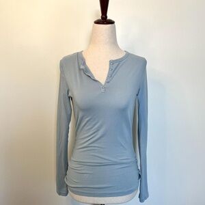 SKIMS Crewneck Henley long sleeves top